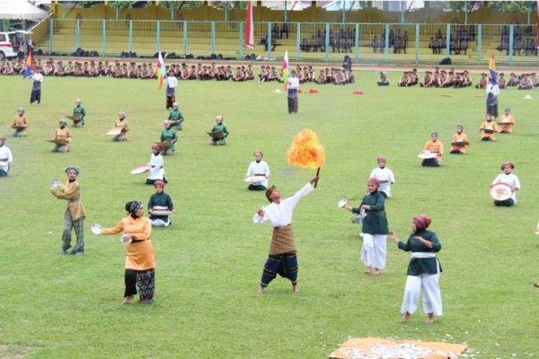 Tari Sumarak Godok Abuih, 108 Pramuka SMA N 12 Sijunjung Meriahkan Peringatan Hari Pramuka Ke-64